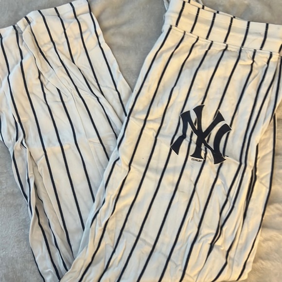Women’s Yankees pajama pants - Picture 1 of 2